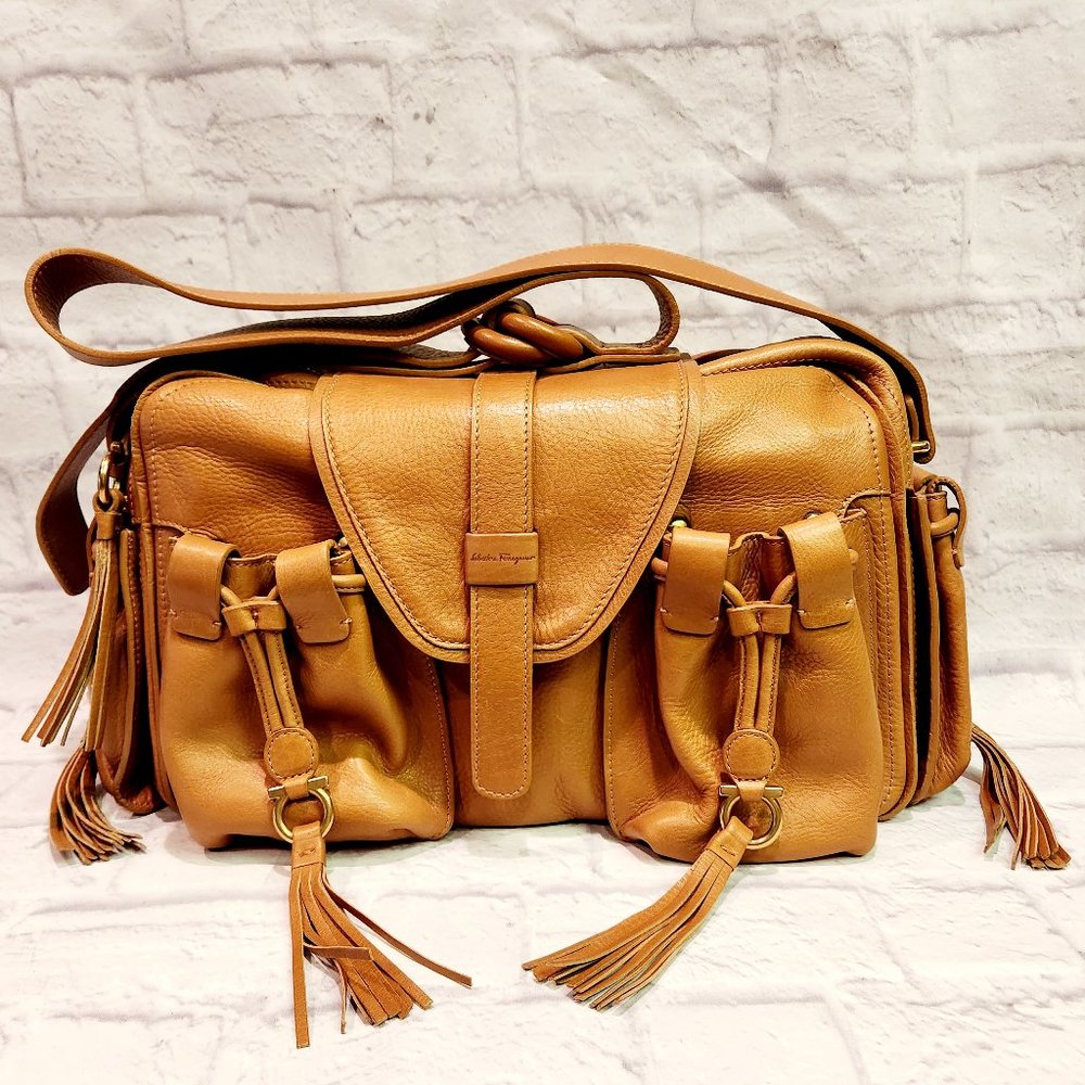 SALVATORE FERRAGAMO Pebbled Leather Shoulder Crossbody Bag Cannella